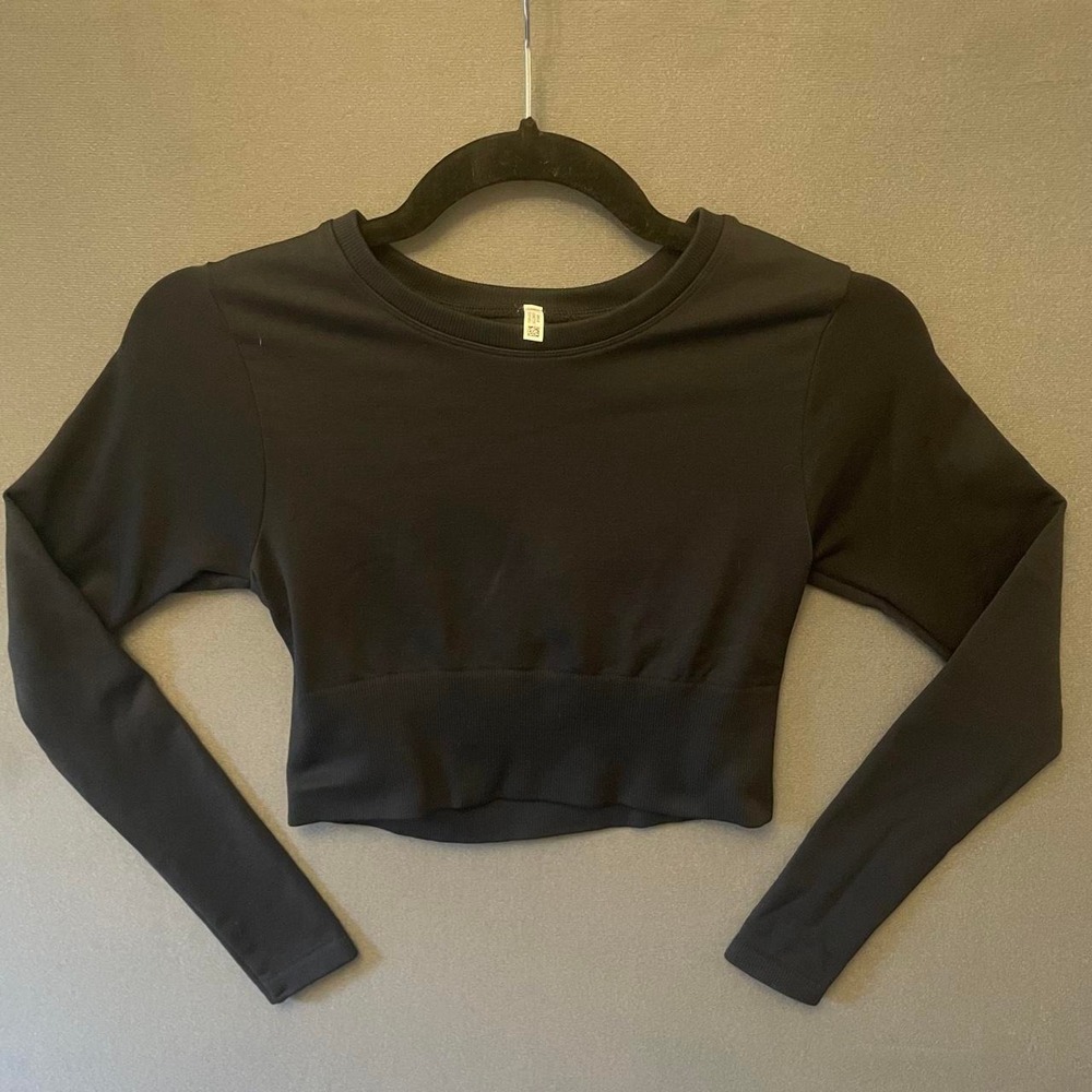 Women's Black Cropped Long Sleeve Top Women's Fitted Crew Neck Stretch Y2K - S